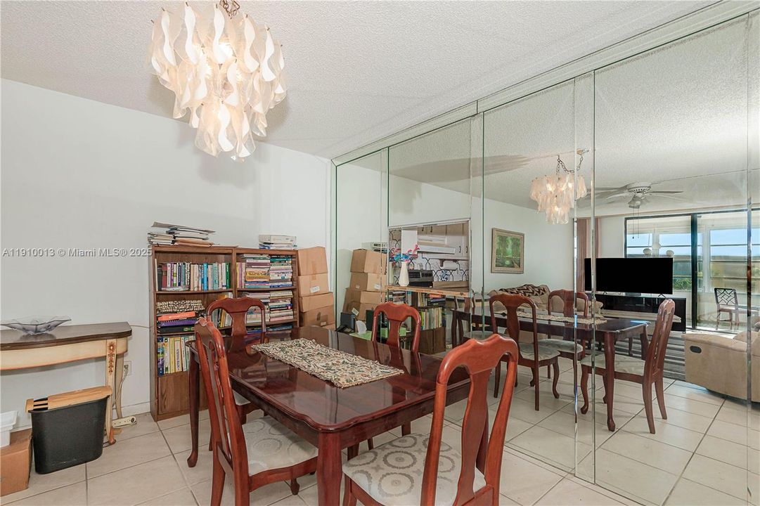 На продажу: $79,900 (2 спален, 2 ванн, 1010 Квадратных фут)