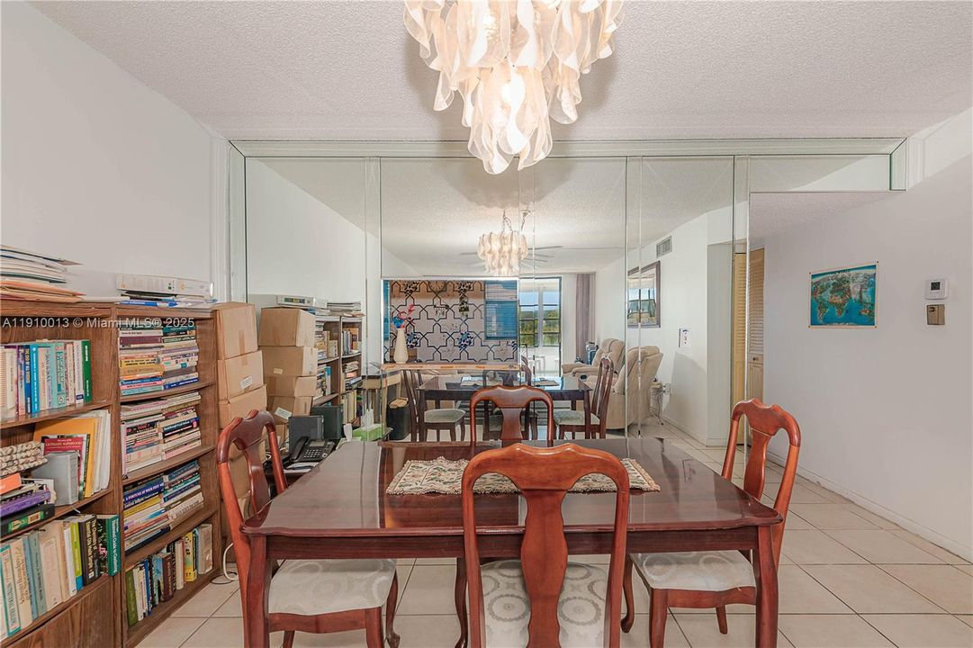 На продажу: $79,900 (2 спален, 2 ванн, 1010 Квадратных фут)