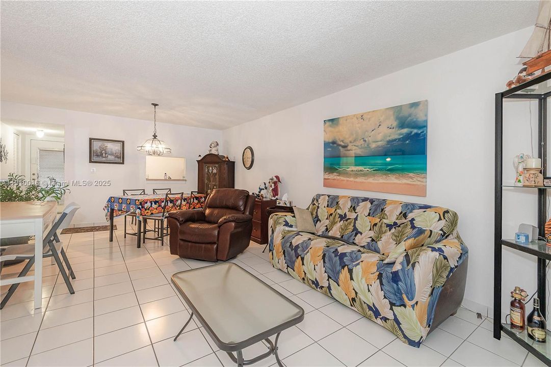 For Sale: $89,900 (2 beds, 2 baths, 1010 Square Feet)