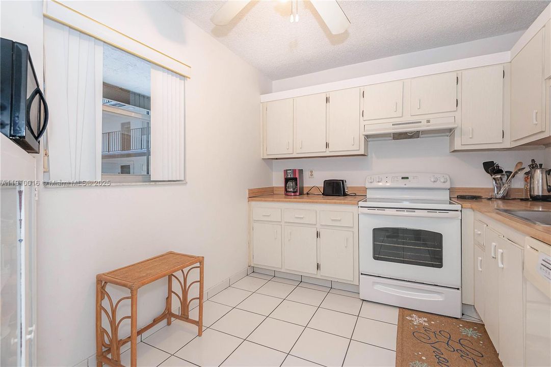For Sale: $89,900 (2 beds, 2 baths, 1010 Square Feet)