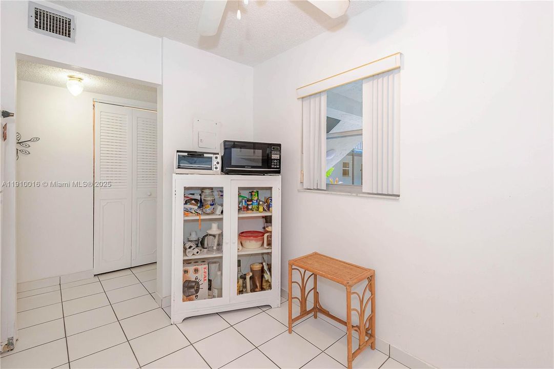 For Sale: $89,900 (2 beds, 2 baths, 1010 Square Feet)