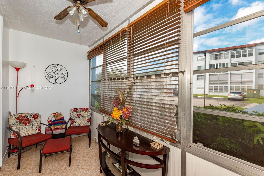 For Sale: $89,900 (2 beds, 2 baths, 1010 Square Feet)