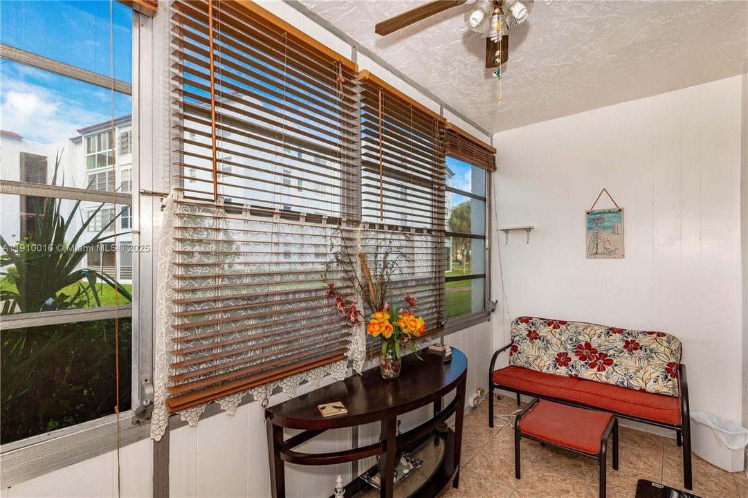 For Sale: $89,900 (2 beds, 2 baths, 1010 Square Feet)