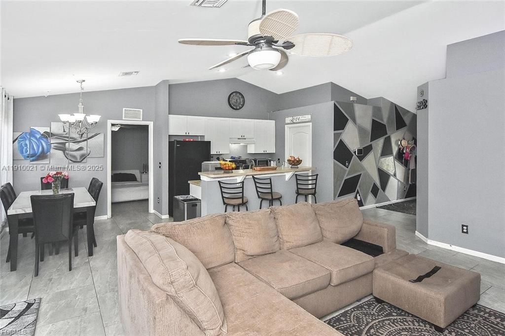 待售: $275,000 (3 贝兹, 2 浴室, 0 平方英尺)