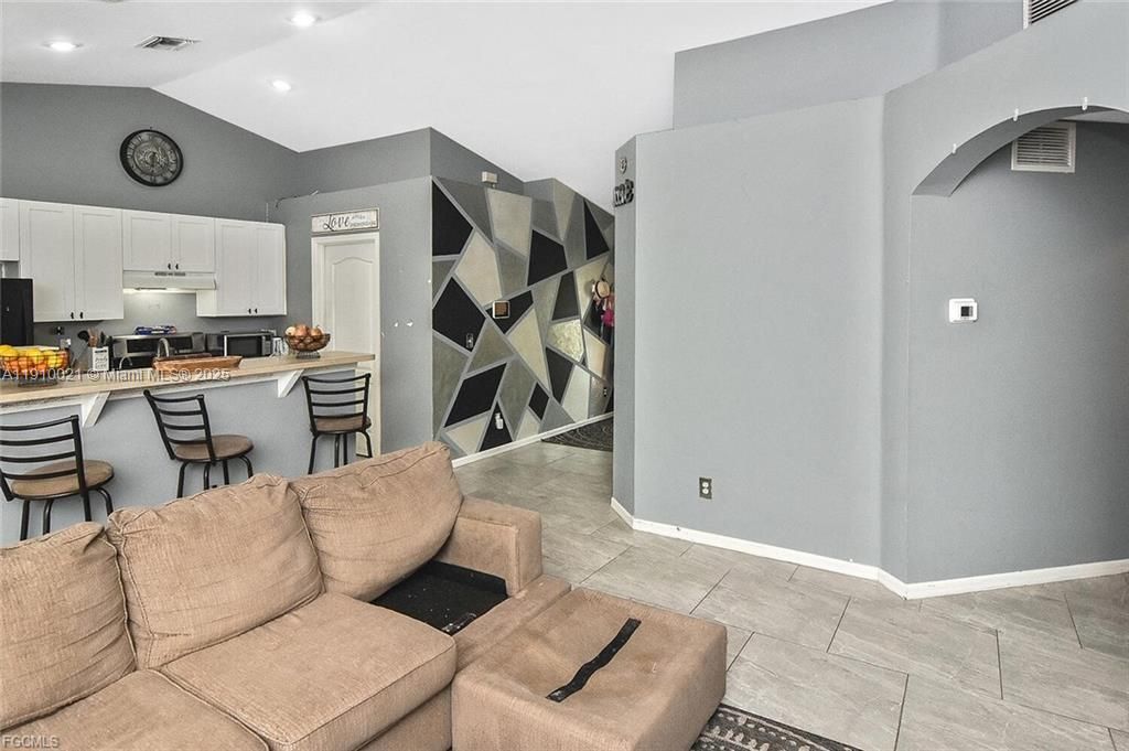 待售: $275,000 (3 贝兹, 2 浴室, 0 平方英尺)