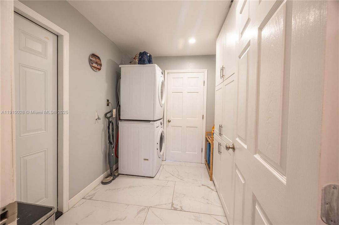 Active With Contract: $485,000 (3 beds, 2 baths, 1740 Square Feet)