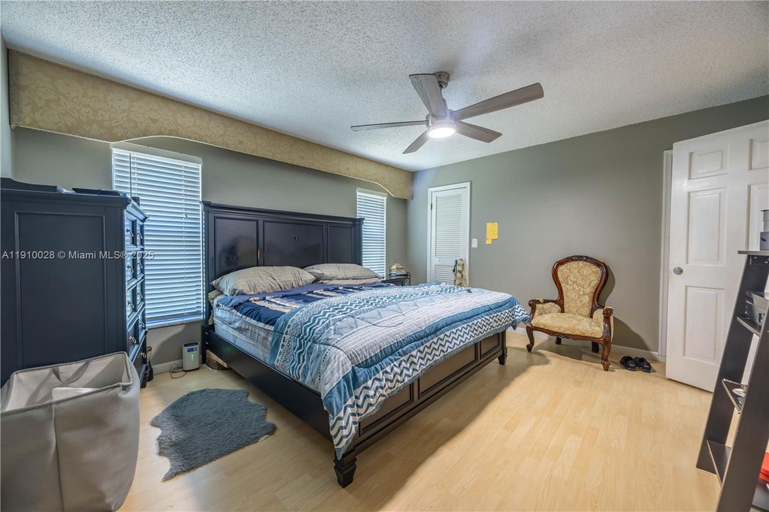 Active With Contract: $485,000 (3 beds, 2 baths, 1740 Square Feet)