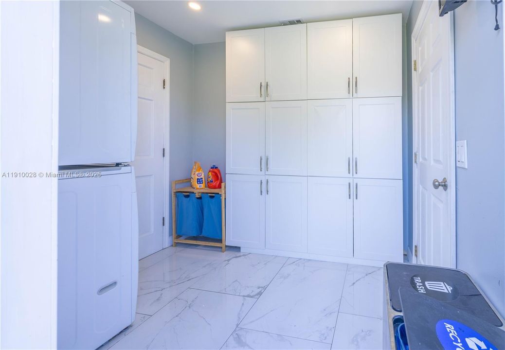 Active With Contract: $485,000 (3 beds, 2 baths, 1740 Square Feet)