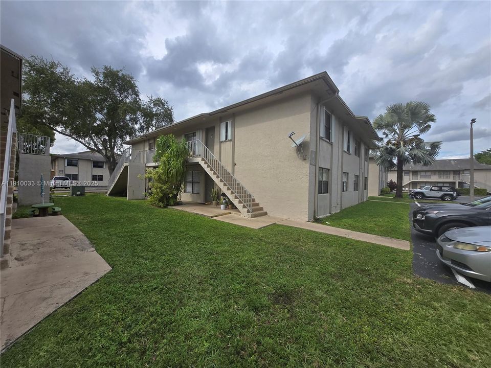 Под контрактом: $2,000 (2 спален, 2 ванн, 750 Квадратных фут)