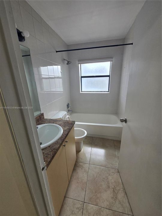 Под контрактом: $2,000 (2 спален, 2 ванн, 750 Квадратных фут)