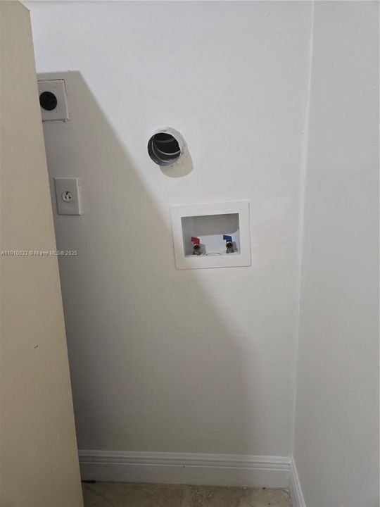 Под контрактом: $2,000 (2 спален, 2 ванн, 750 Квадратных фут)