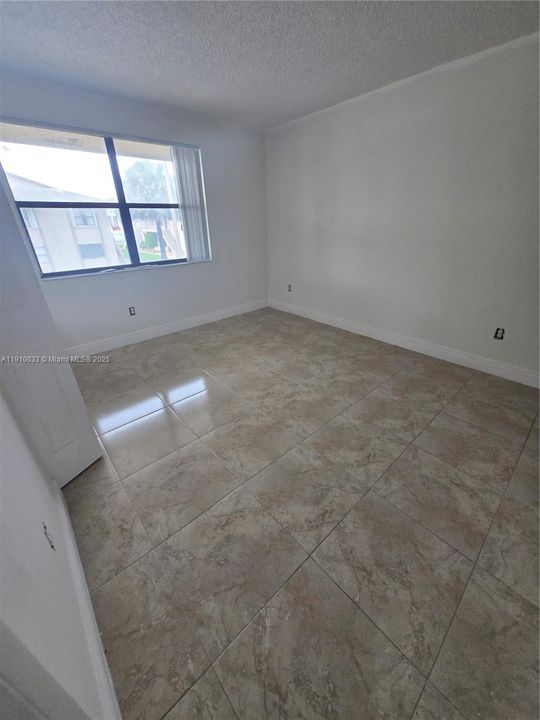 Под контрактом: $2,000 (2 спален, 2 ванн, 750 Квадратных фут)