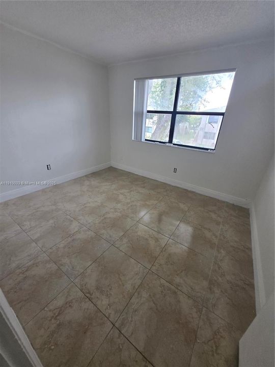 Под контрактом: $2,000 (2 спален, 2 ванн, 750 Квадратных фут)