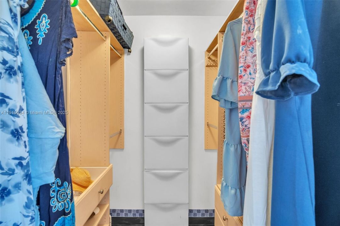 待售: $1,099,999 (4 贝兹, 3 浴室, 2022 平方英尺)