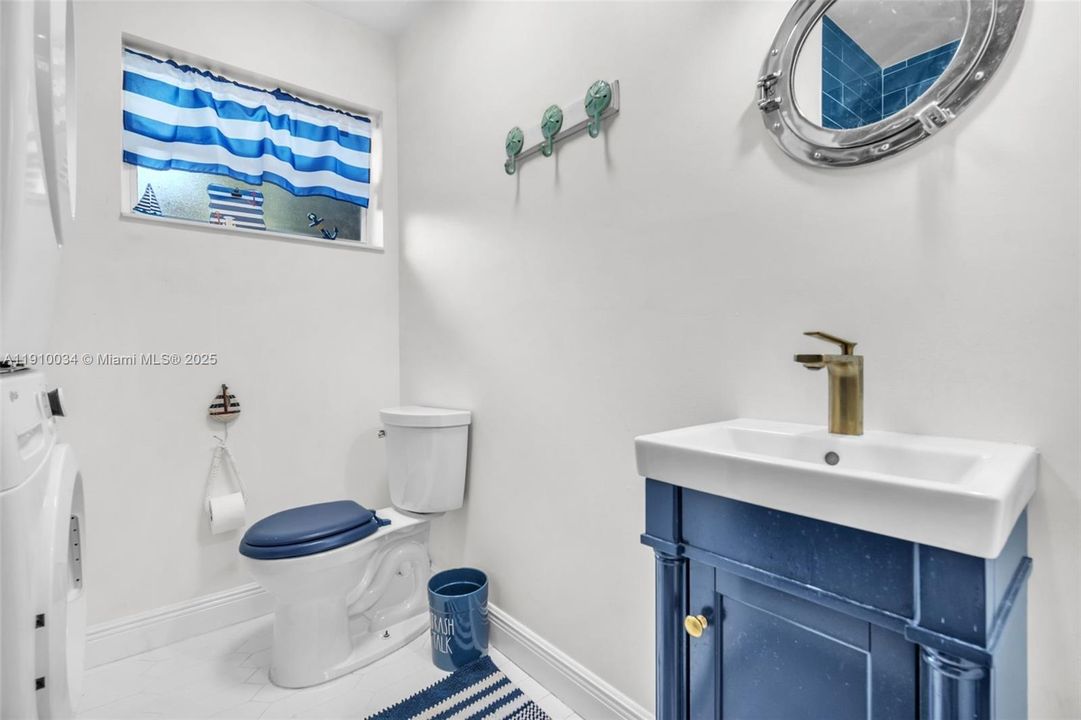 待售: $1,099,999 (4 贝兹, 3 浴室, 2022 平方英尺)