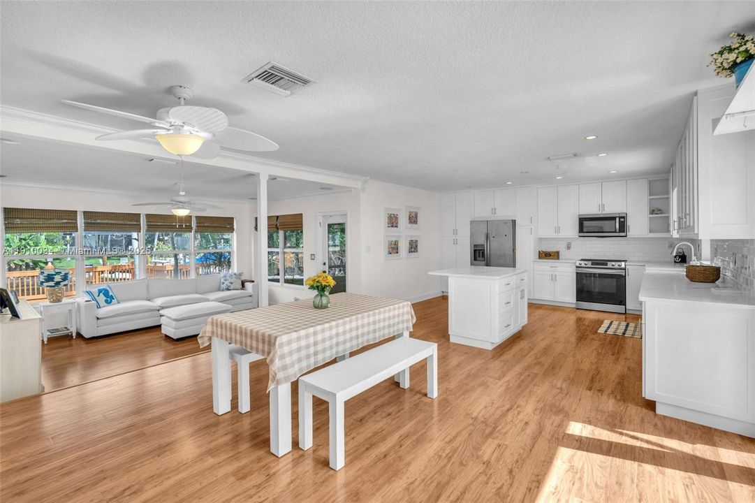 待售: $1,099,999 (4 贝兹, 3 浴室, 2022 平方英尺)