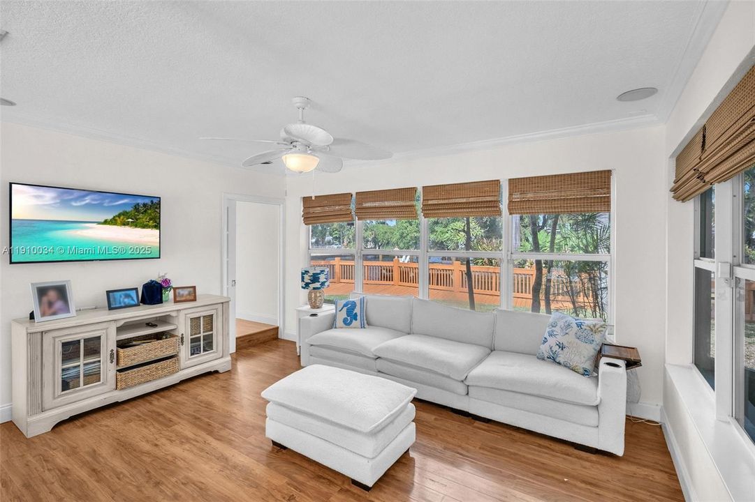 待售: $1,099,999 (4 贝兹, 3 浴室, 2022 平方英尺)