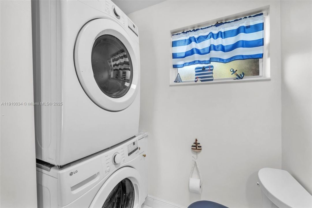 待售: $1,099,999 (4 贝兹, 3 浴室, 2022 平方英尺)