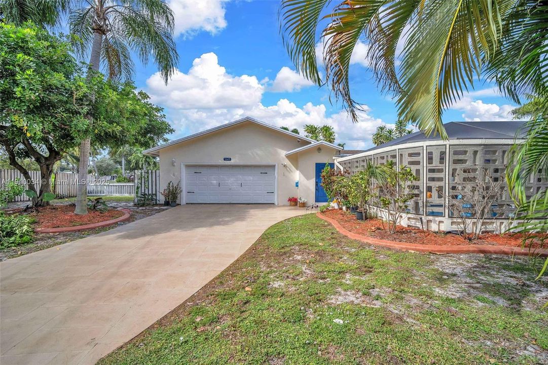 待售: $1,099,999 (4 贝兹, 3 浴室, 2022 平方英尺)