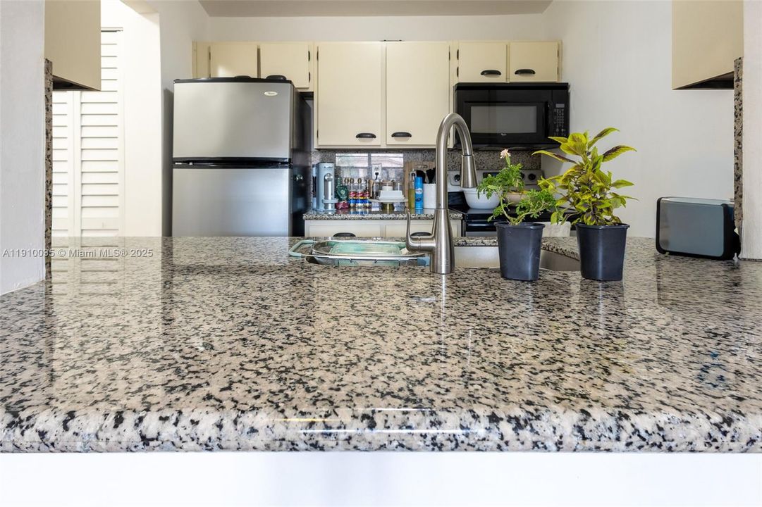 Activo con contrato: $164,000 (1 camas, 1 baños, 576 Pies cuadrados)