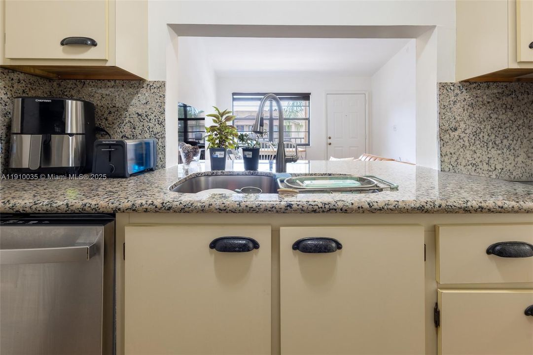 Activo con contrato: $164,000 (1 camas, 1 baños, 576 Pies cuadrados)