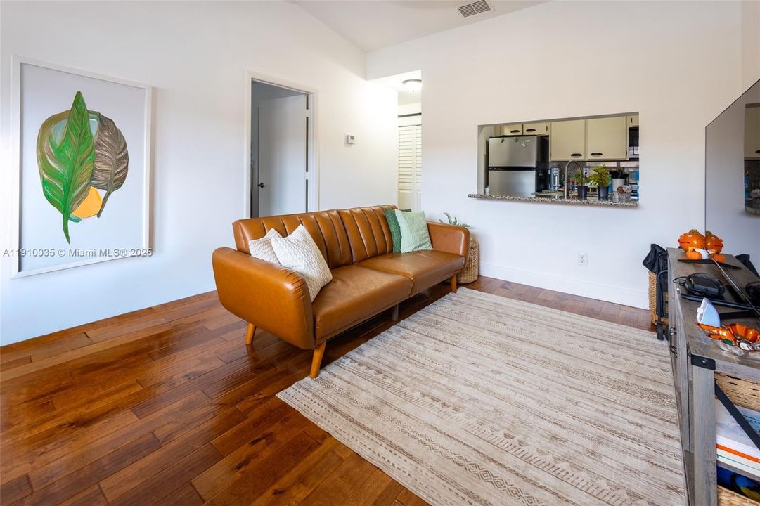 Activo con contrato: $164,000 (1 camas, 1 baños, 576 Pies cuadrados)