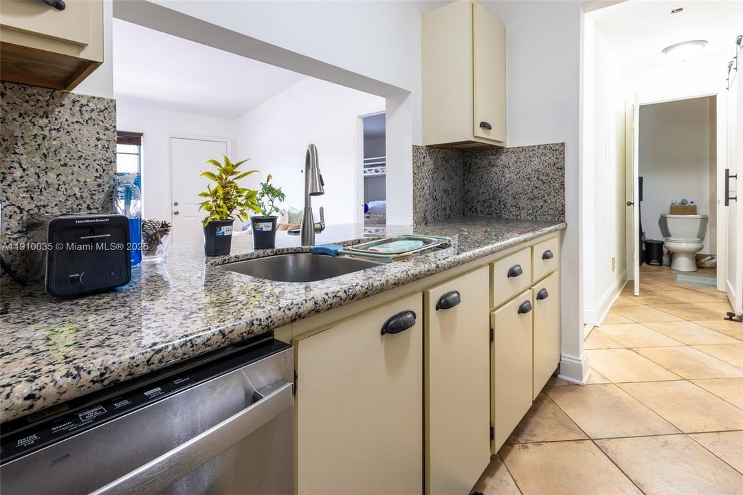 Activo con contrato: $164,000 (1 camas, 1 baños, 576 Pies cuadrados)