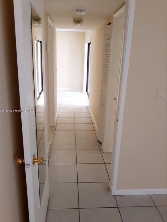 Под контрактом: $2,300 (2 спален, 2 ванн, 1000 Квадратных фут)