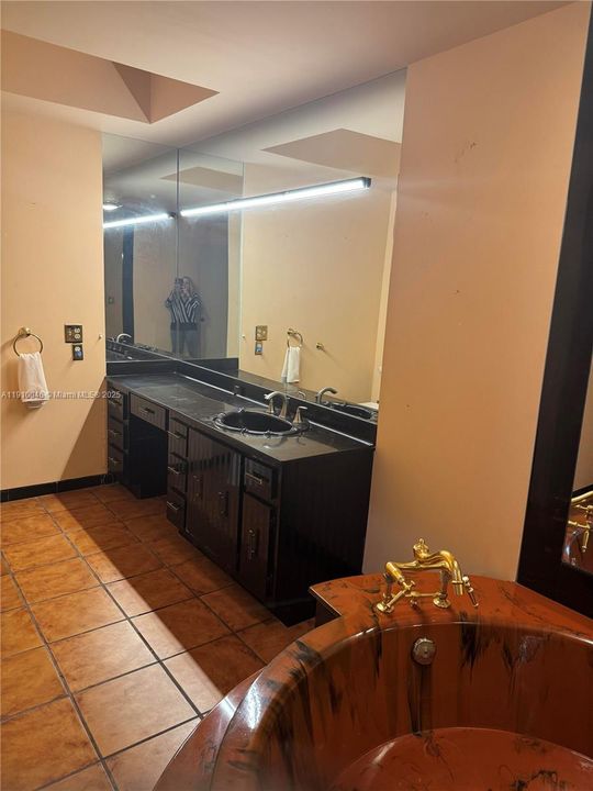 For Sale: $835,000 (3 beds, 4 baths, 3040 Square Feet)