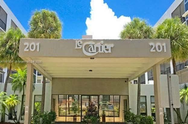 For Rent: $2,590 (2 beds, 2 baths, 740 Square Feet)