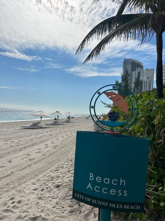 For Rent: $2,590 (2 beds, 2 baths, 740 Square Feet)