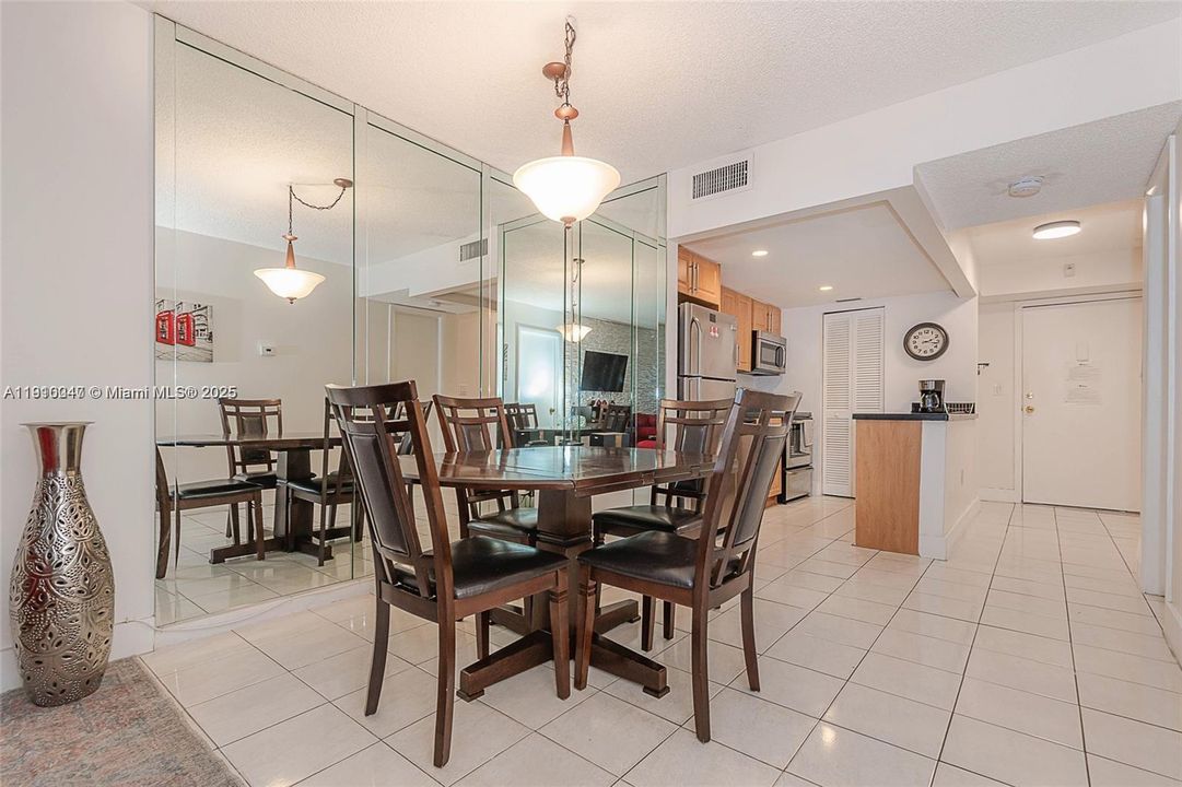 For Rent: $2,590 (2 beds, 2 baths, 740 Square Feet)