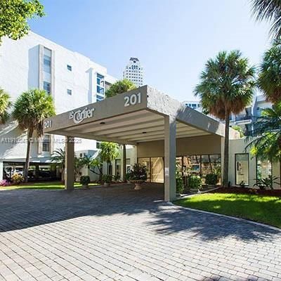 For Rent: $2,590 (2 beds, 2 baths, 740 Square Feet)