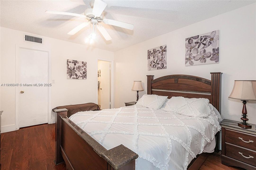 For Rent: $2,590 (2 beds, 2 baths, 740 Square Feet)