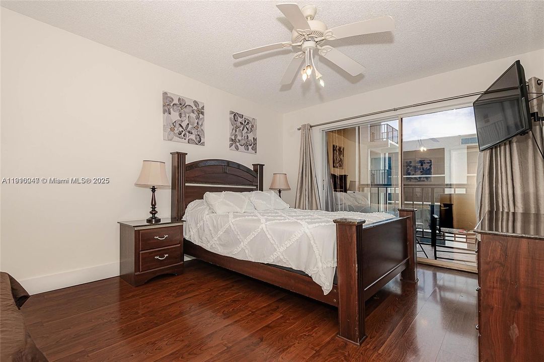 For Rent: $2,590 (2 beds, 2 baths, 740 Square Feet)