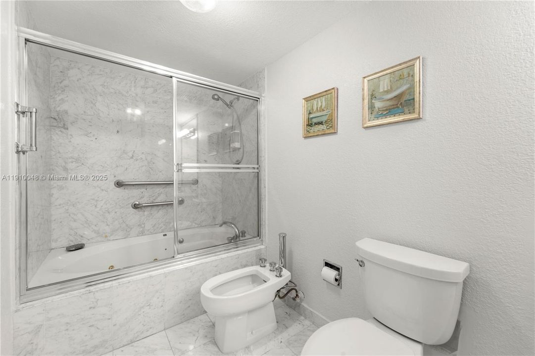 For Sale: $899,999 (2 beds, 2 baths, 1260 Square Feet)