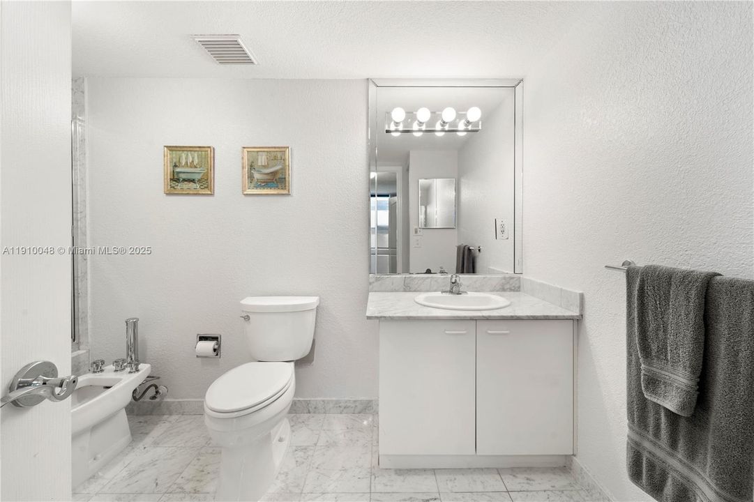 For Sale: $899,999 (2 beds, 2 baths, 1260 Square Feet)