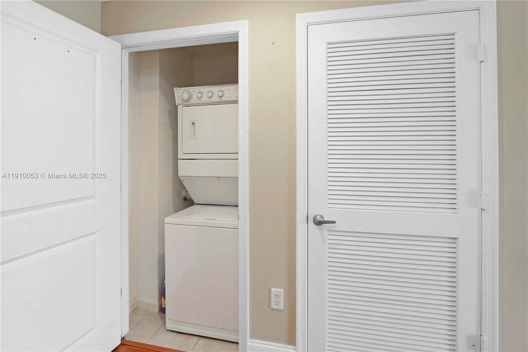 待售: $495,000 (1 贝兹, 1 浴室, 798 平方英尺)