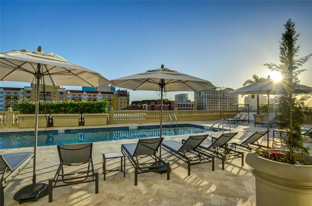 待售: $495,000 (1 贝兹, 1 浴室, 798 平方英尺)