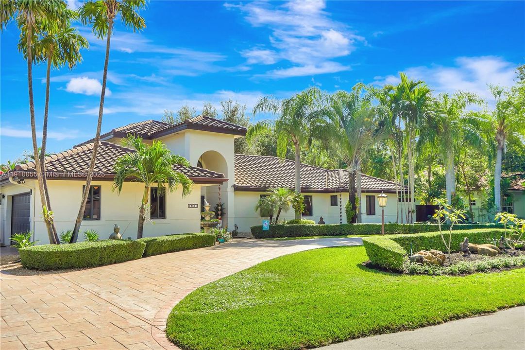 На продажу: $1,650,000 (4 спален, 2 ванн, 2837 Квадратных фут)