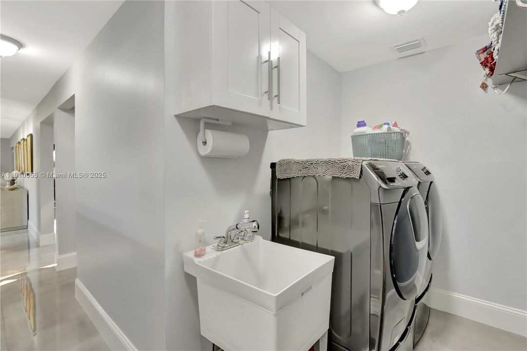 На продажу: $1,650,000 (4 спален, 2 ванн, 2837 Квадратных фут)