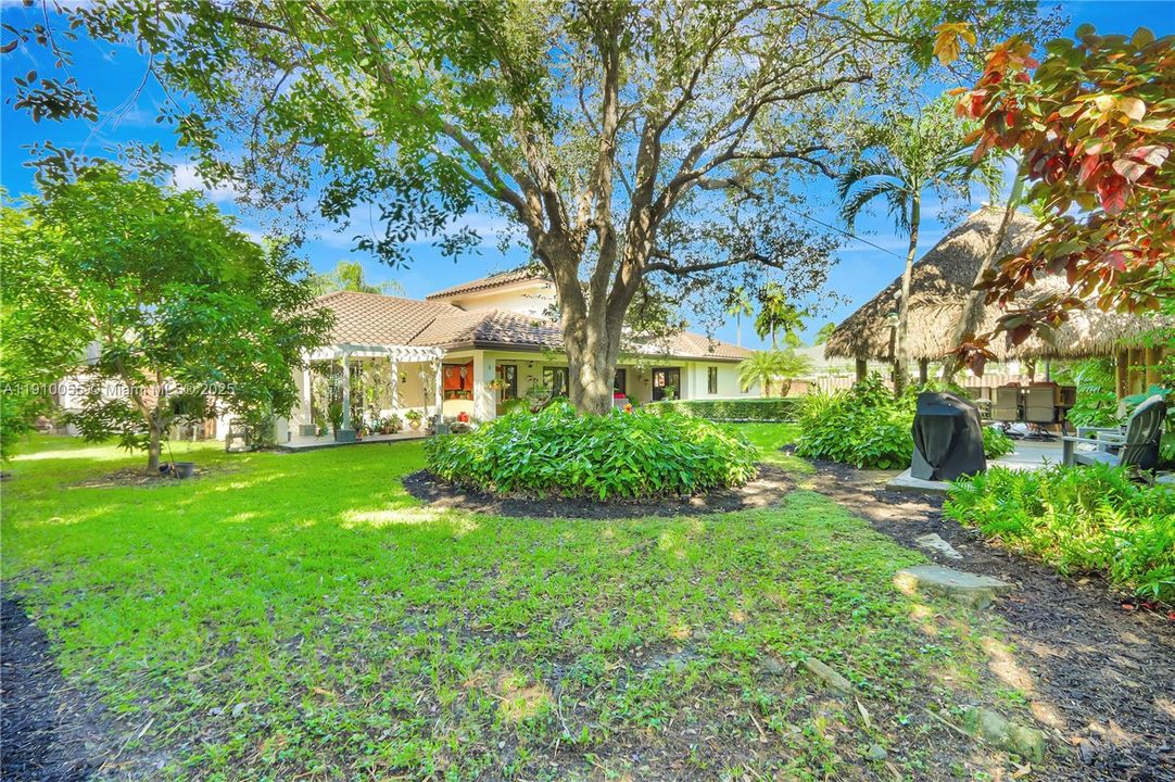 На продажу: $1,650,000 (4 спален, 2 ванн, 2837 Квадратных фут)