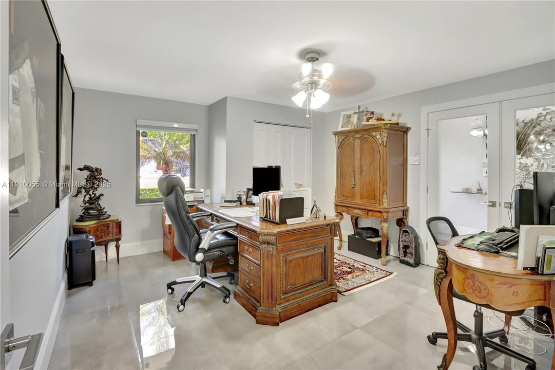 На продажу: $1,650,000 (4 спален, 2 ванн, 2837 Квадратных фут)