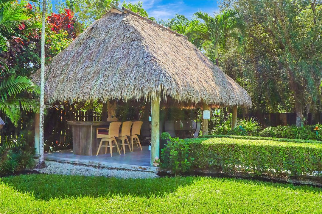 На продажу: $1,650,000 (4 спален, 2 ванн, 2837 Квадратных фут)