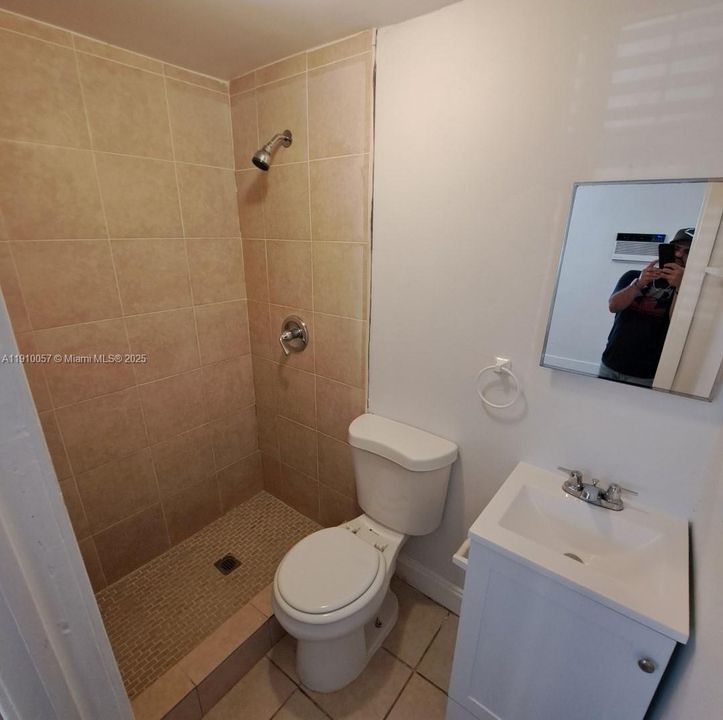 Recently Rented: $1,375 (1 beds, 1 baths, 400 Square Feet)