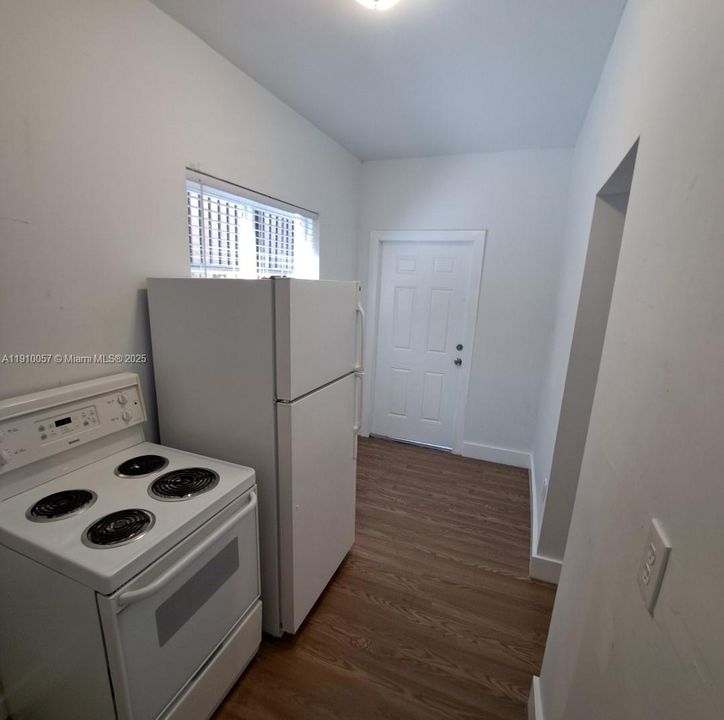 Recently Rented: $1,375 (1 beds, 1 baths, 400 Square Feet)