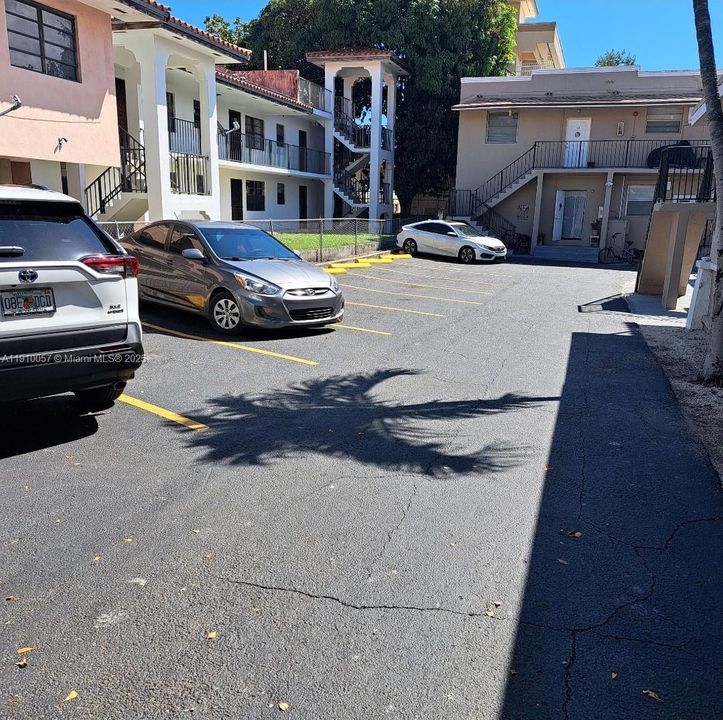 Recently Rented: $1,375 (1 beds, 1 baths, 400 Square Feet)