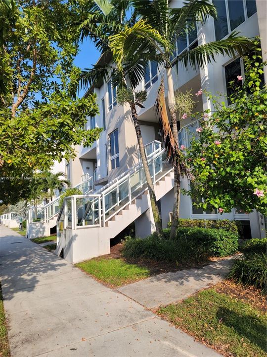 For Sale: $620,000 (3 beds, 3 baths, 1689 Square Feet)