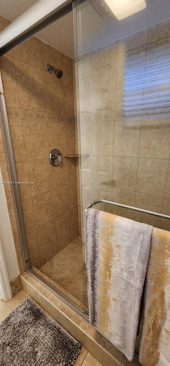 For Sale: $209,999 (2 beds, 2 baths, 990 Square Feet)