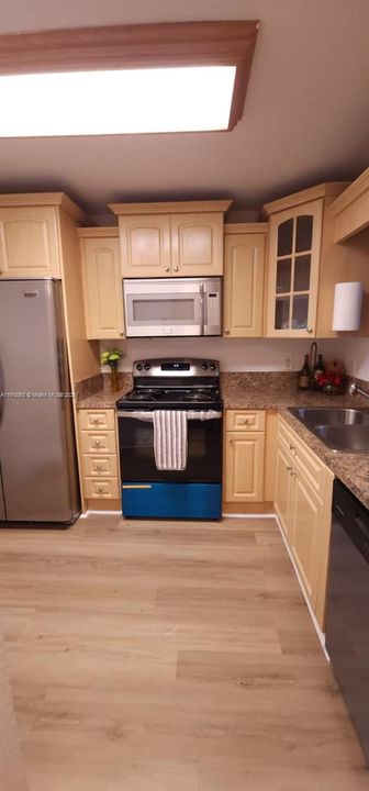 For Sale: $209,999 (2 beds, 2 baths, 990 Square Feet)